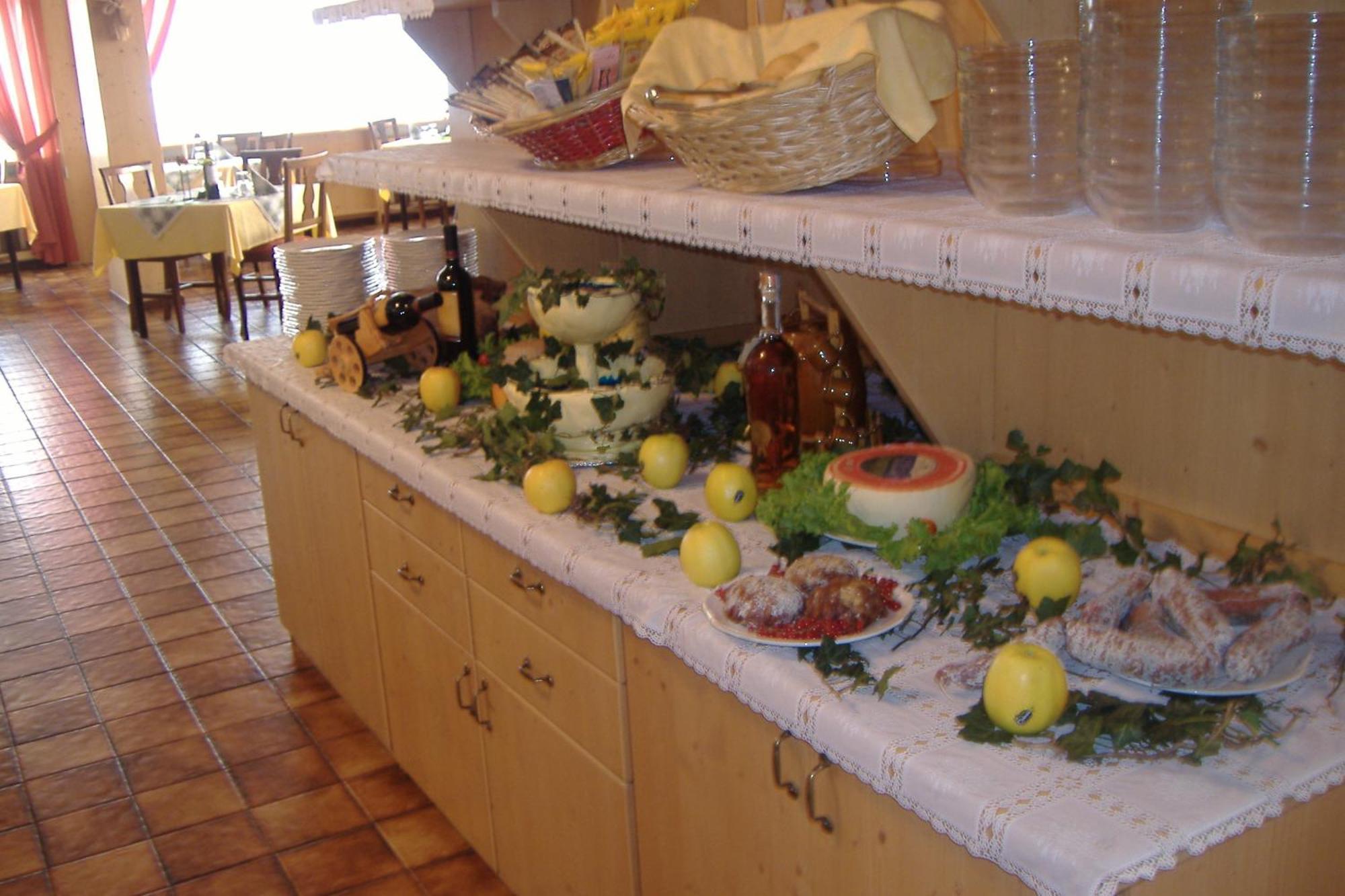 Hotel Dalla Serra Mezzana  Esterno foto