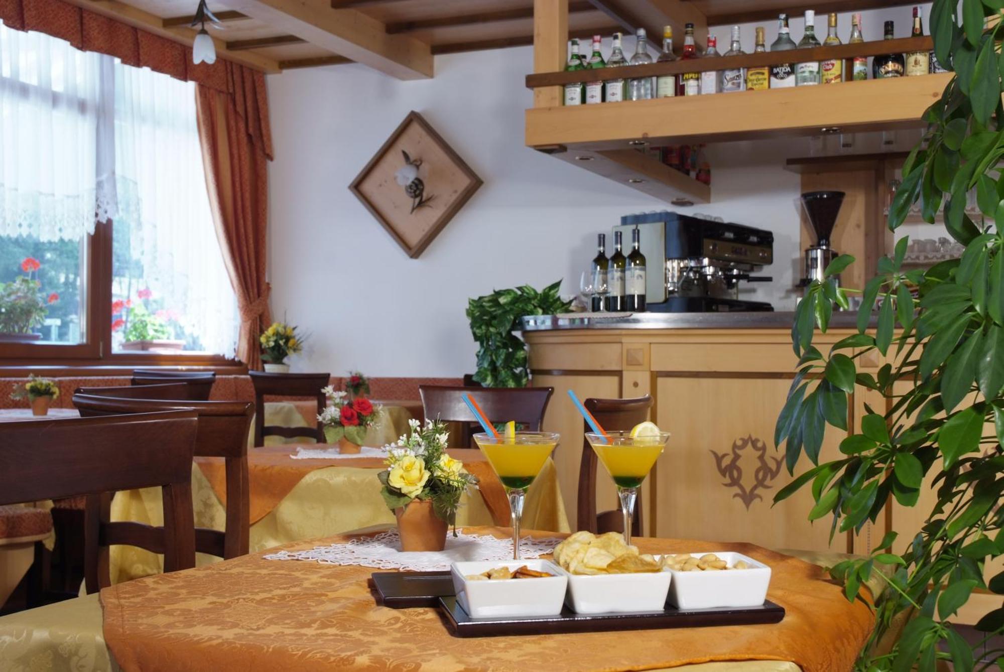 Hotel Dalla Serra Mezzana  Esterno foto